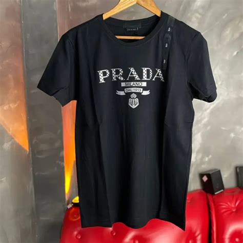 camiseta prada negra